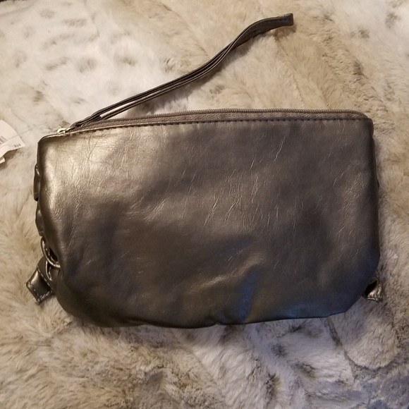 RUFFLE Wristlet Vegan Pleather in Silver Grey - Picture 2 of 2